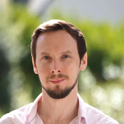 Dr. Kevin Riquin